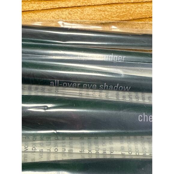 New Mary Kay Essential Brush Collection 5 Brushes Set Make Up Brush Bag Gift BTS - Picture 8 of 8